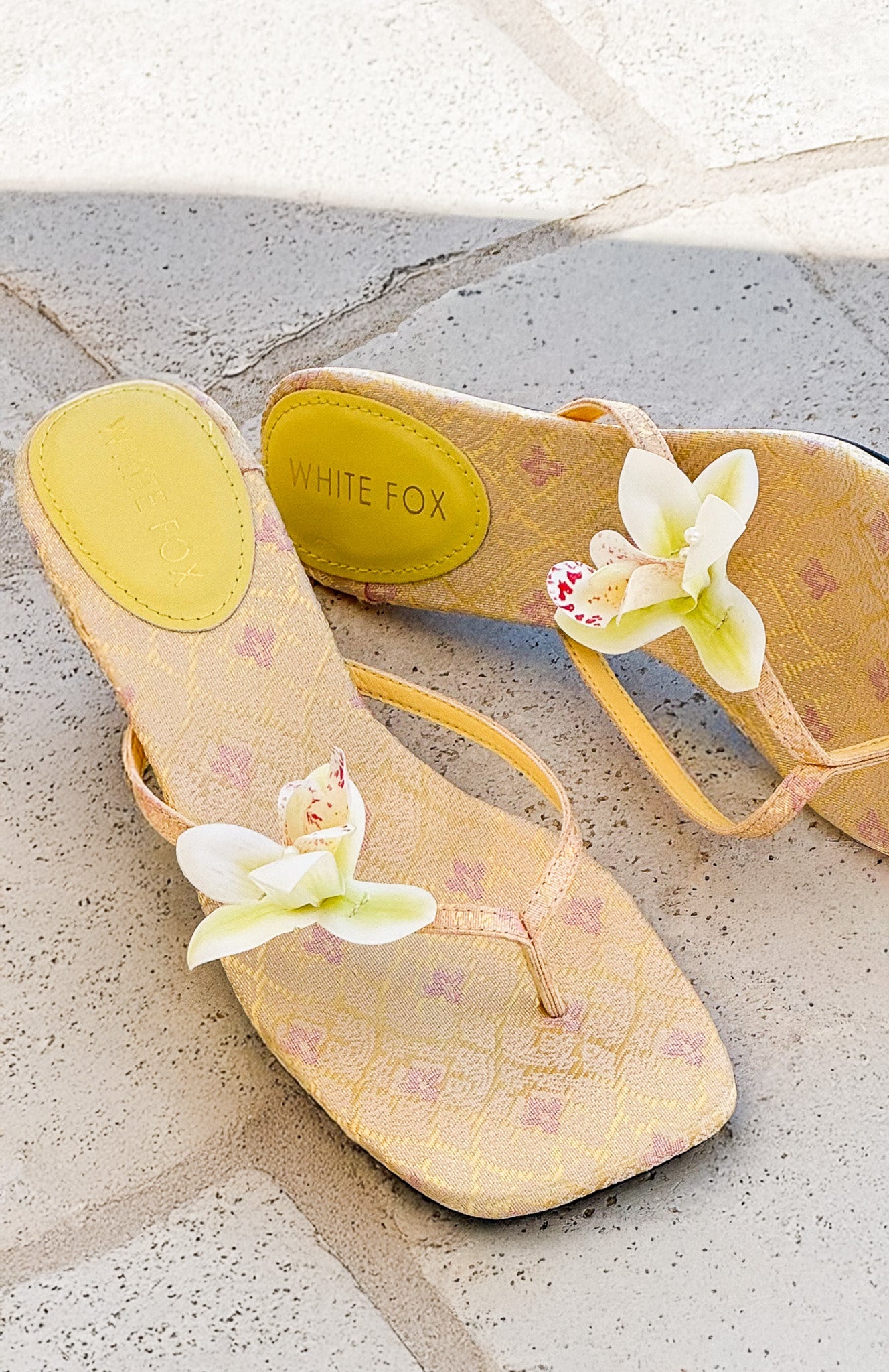 Rhea Orchid Thong Mules Lemon